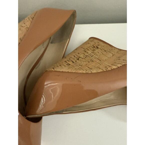 Vince Camuto Faran Wedge Pump Heel Patent Leather Cork Nude Tan Women's sz 8 - Picture 8 of 9